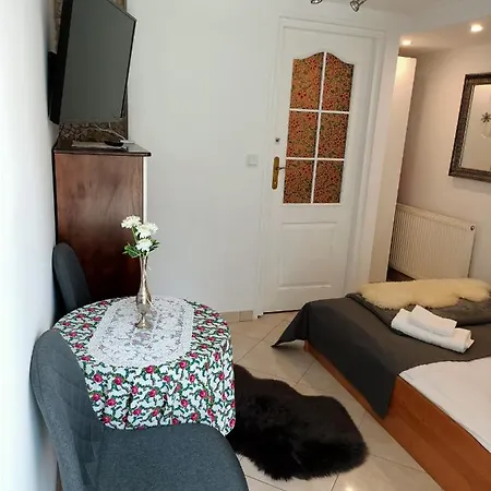 Apartment Dwuosobowe Z Wejsciem Z Ogrodu